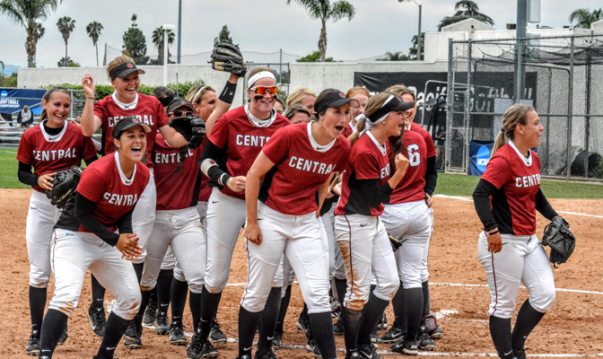 The Central Washington softball team advanced to the NCAA Division II Softball Super Regional with a 9-6 victory over Azusa Pacific on Sunday.